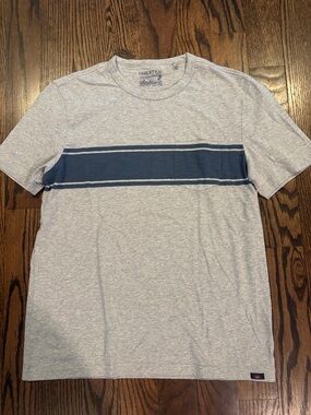Faherty Men’s Grey and Washed Blue Stripe Pocket Organic Cotton Tee Shirt SZ M